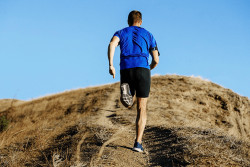 Comment bien courir (et marcher) en montée ?