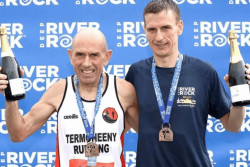 A 60 ans, il signe un nouveau record du monde sur semi-marathon !